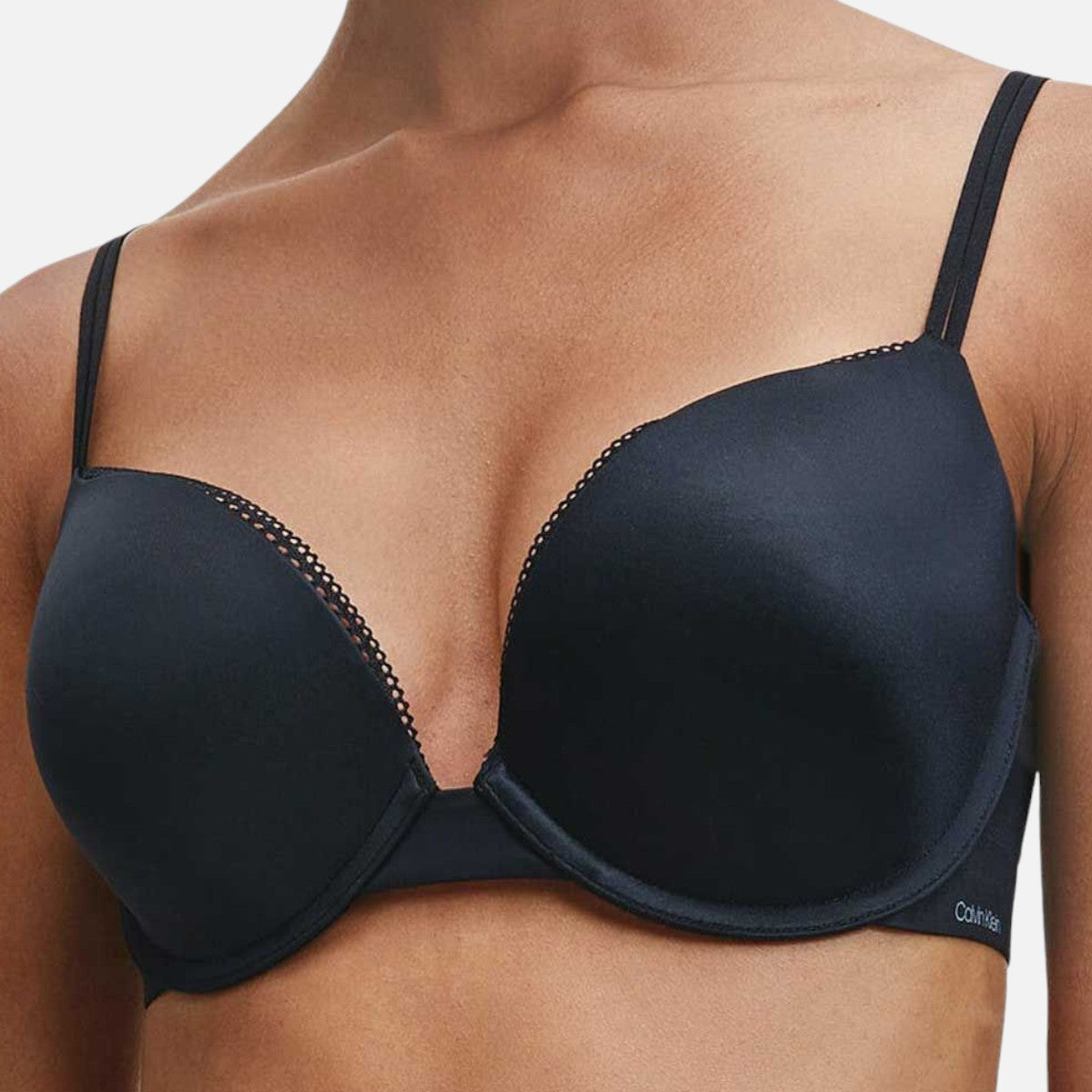 Calvin Klein Brasier Liquid Touch Push Up Plung Black